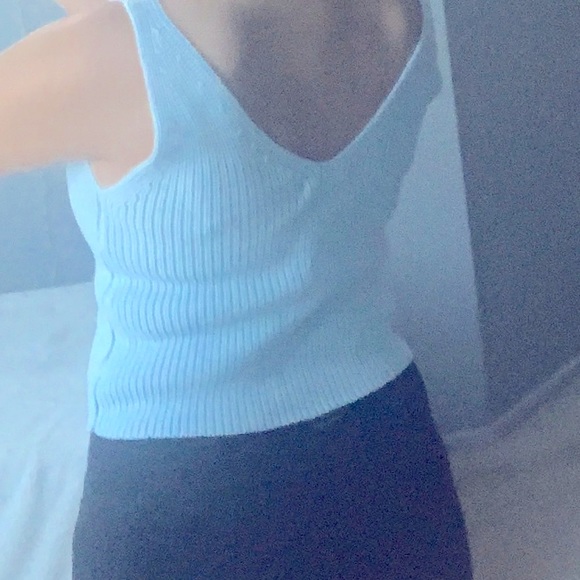 Pink Lily cropped sweater - Picture 3 of 3